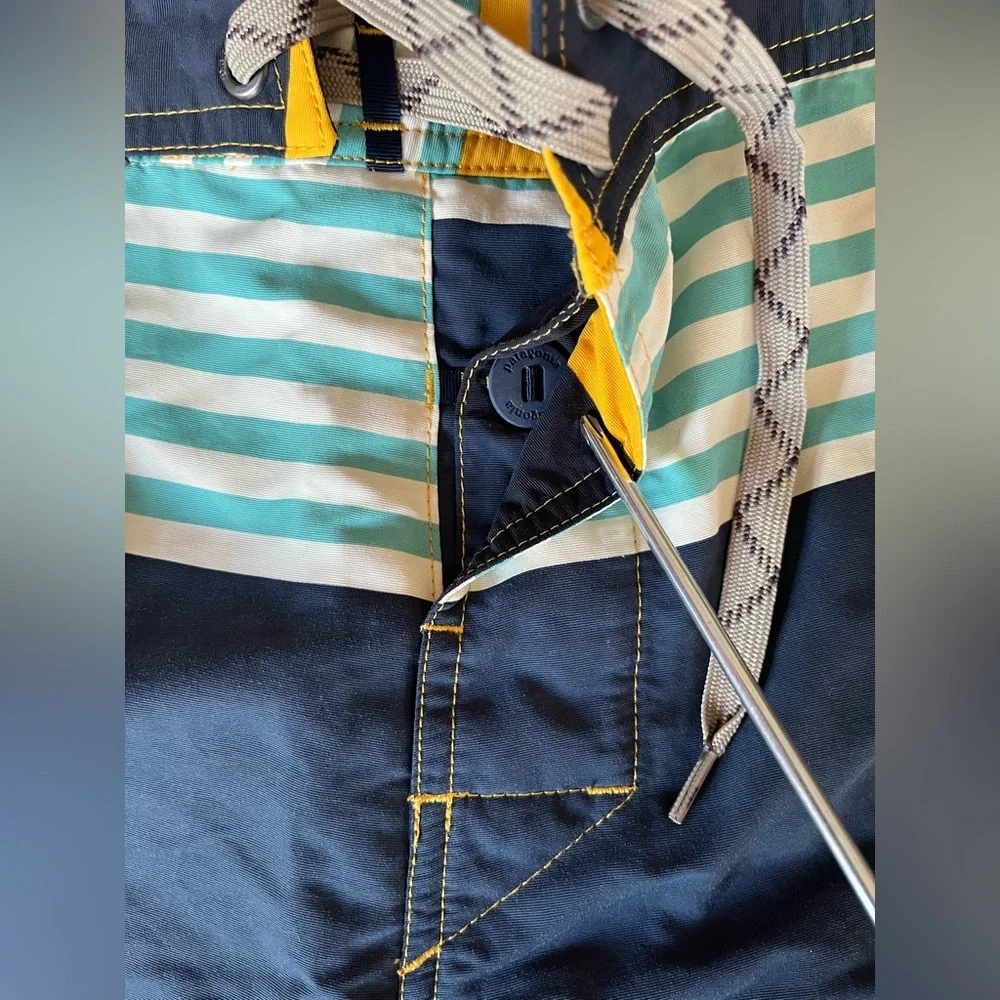 Men’s Patagonia Wavefarer Board shorts Striped Zipper Pocket Swim suit size 36